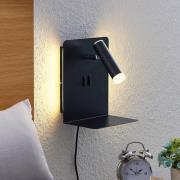 Lucande LED-vægspot Zavi, sort, stik, hylde, USB