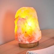 ROCK saltlampe, spreder et lys der giver velvære