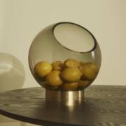 AYTM Globe-vase, Ø 17 cm, rav/guld, glas, rustfrit stål