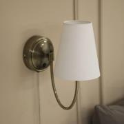 Markslöjd væglampe Amar, offwhite/messing, stik, E14