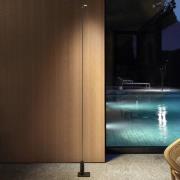 Luceplan LED-vejlampe Flia, 180 cm høj, sort, plast