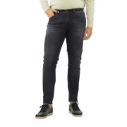 Slim-fit jeans