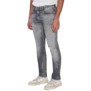 Slim-fit jeans