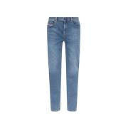 Slim-fit jeans