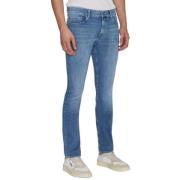 Slim-fit jeans