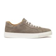 Minimalistiske ruskindssneakers i taupe farve