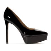 Sort lakeret platform og stiletto pumps