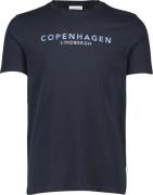 Lindbergh Copenhagen Print tee S/S Mand Blå Kortærmede T-shirts Str L ...